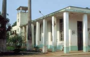 Tipología 7: volúmen aislado. Universidad Amazónica (ex-Banco Central de Bolivia). Ivika Krsul, 1952-55