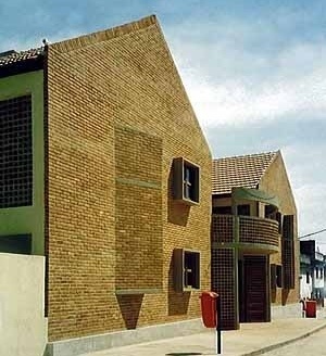 Fernão Cardim, Edifícios de realocação, arquiteto Jorge Mario Jáuregui<br />Foto de Gabriel Leandro Jaurégui