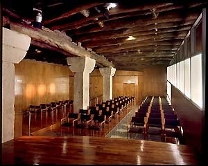 Auditório – piso 2. <br />Fotografia: Ferreira Alves 