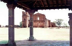 Ruinas da Igreja vista do Museu das Missões<br />Foto Ricardo Rocha