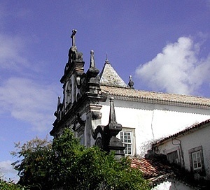 Vista oblíqua da igreja franciscana de Cairu<br />Foto do autor