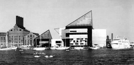 Figura 18 – Aquário Nacional de Baltimore, uma das principais "ancoras" da revitalização do Inner Harbor. Arquitetos: Cambridge Seven. <br />Foto V. del Rio