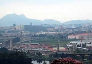 Vista panorámica de Sao Pablo, con edificios y ocupaciones diversificadas<br />Foto Rein Geurtsen Workshop Rios Urbanos, 2003
