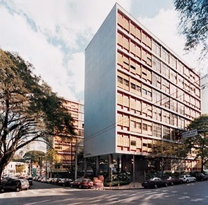 Edifício Louveira, São Paulo. Arquiteto Vilanova Artigas, 1946<br />Foto Nelson Kon