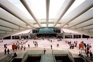 Entrada do recinto da Expo’98 através da Estação Oriente<br />Foto do autor