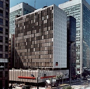 Banco Sulamericano, São Paulo, 1960, arquiteto Rino Levi<br />Foto Nelson Kon