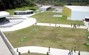 General view from the viewpoint. On the left the amphitheatre, the snack bar and service block. On the left, the auditorium<br />Foto Aristóteles Cordeiro e Mariama Ireland