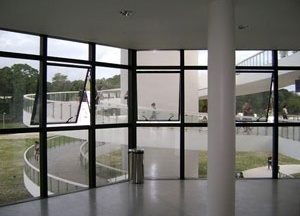 The ramp from the interior of the main building<br />Foto Aristóteles Cordeiro e Mariama Ireland