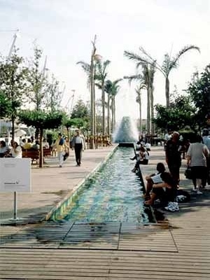 Espaços Abertos públicos da exposição: de acordo com o tema da exposição, água como elemento lúdico principal<br />Foto do autor
