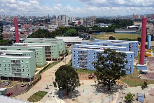 Reurbanização da Favela do Gato, arquitetos Tereza Herling e Wagner Germano<br />
Foto João Sette Whitaker Ferreira ” /><img src=