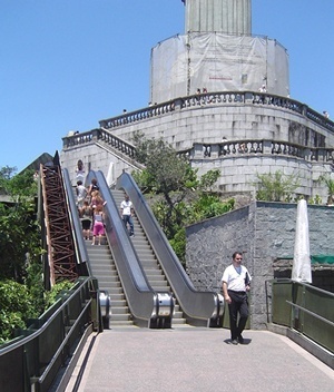 Cristo Redentor, Rio de Janeiro. Nova acessibilidade, com escadas rolantes<br />Foto Neuvânia Ghety