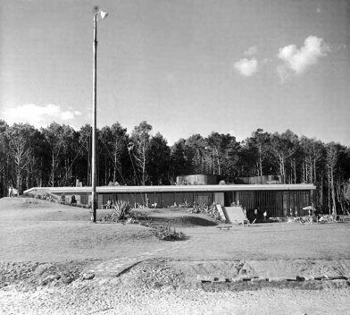 Hospedaria e restaurante Solana del Mar, Punta del Este, Uruguai. Arquiteto Antoni Bonet  	 [Fernando Álvarez e Jordi Roig (Edit). Antoni Bonet Castellana (1913-1989)]