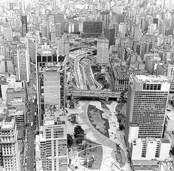 Vale do Anhangabaú, São Paulo<br />Foto Nelson Kon