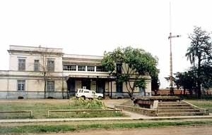 Estación ferroviaria actual de Monte Caseros perteneciente al Ferrocarril Mesopotámico - Está emplazada a la vera del acceso principal a la ciudad