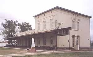 Vieja estación del Ferrocarril del Este ubicada en el centro de ciudad, inaugurada por el presidente Avellaneda en 1875. Actualmente está convertida en museo y está declarada monumento histórico nacional