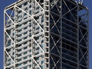 Hotel Arts, Barcelona. Contraventamento metálico, com travamento em "X"
