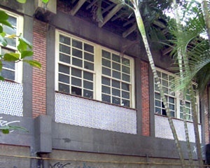 Escola Municipal Roma, detalhe do painel de azulejo (Regina Bolonha), Copacabana, Rio de Janeiro, 1960-1964<br />Foto Marcia Poppe, 2004