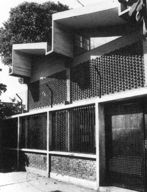 Escola Joseph Bloch, Parada de Lucas, Rio de Janeiro, 1964 [CZAJKOWSKY, J. (org.). Guia de Arquitetura Moderna no Rio de Janeiro. Rio de Janeiro, Casa]