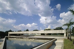 Museu Brasileiro da Escultura, São Paulo SP. Paulo Mendes da Rocha, 1988<br />Foto Nelson Kon 