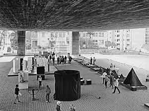 Exposição Nelson Leirner, belvedere do Masp, 1970<br />Foto Hans Günter Flieg 