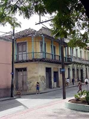 Foto 3: Casa da etapa colonial com fachada de balcões