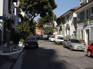 Rua Japurá, implantada sobre o ribeirão<br />Foto Vladimir Bartalini