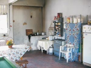 Espaço de convívio no PE 2. Local de preparo de alimentos