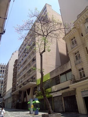 Figura 2 – Edifício e Galeria Califórnia – fachada para a Rua Dom José de Barros