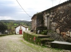 Imaginar o passado, com <i>saudade do futuro</i>