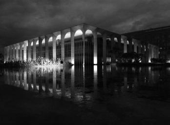 As dimensões espaciais e não-espaciais de Brasília